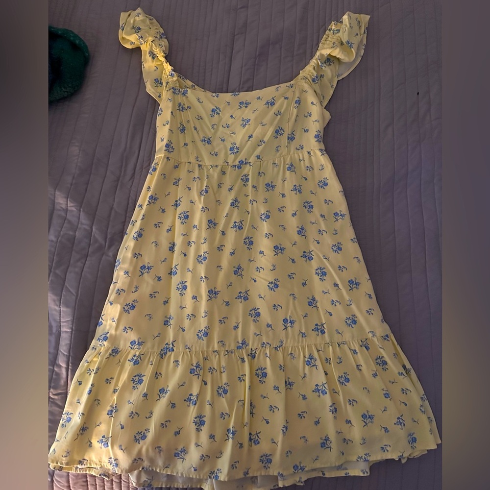 Hollister pastel yellow floral dress